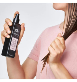 Milk_Shake
Drėgmei atsparus plaukų purškiklis Lifestyling Amazing 200 ml